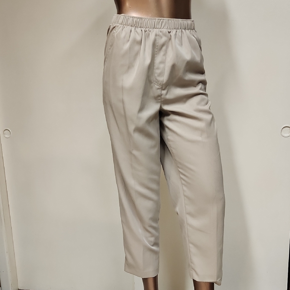 Alia Tan Trousers with Elastic Waistband and Cropped Length